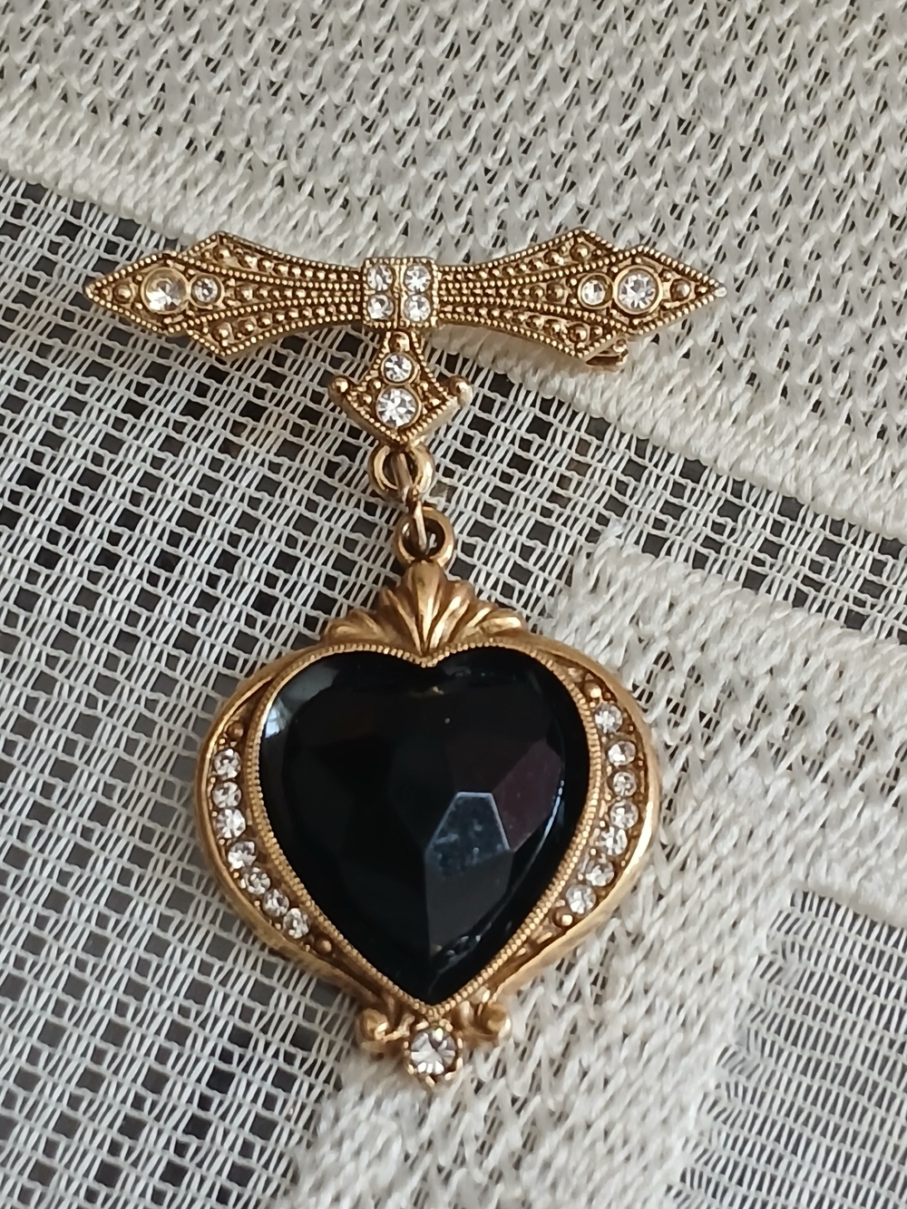 Gold Black Heart Brooch Metal Glass Heart-Shaped Pin Fashion Jewelry Gift